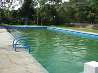 Piscina semi-olimpica en la entrada a los Baos